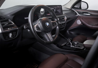 Подержанный автомобиль BMW X3 2022 года (16 фото)