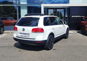 Подержанный автомобиль Volkswagen Touareg 2005 года (5 фото)