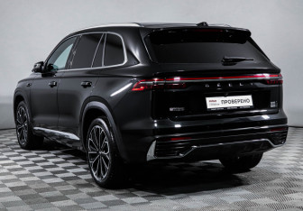 Подержанный автомобиль Geely Monjaro 2025 года (7 фото)