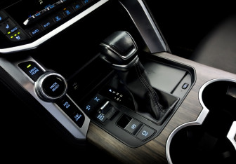 Подержанный автомобиль Toyota Land Cruiser Suv 2021 года (30 фото)