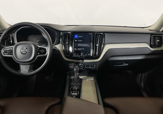 Подержанный автомобиль Volvo XC60 2019 года (12 фото)