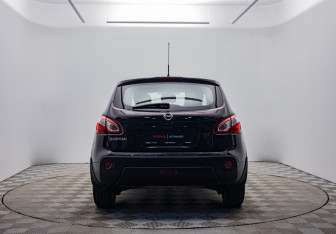 Подержанный автомобиль Nissan Qashqai 2010 года (6 фото)