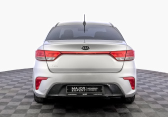 Подержанный автомобиль Kia Rio Sedan 2017 года (6 фото)