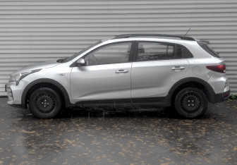 Подержанный автомобиль Kia Rio Hatchback 2021 года (8 фото)