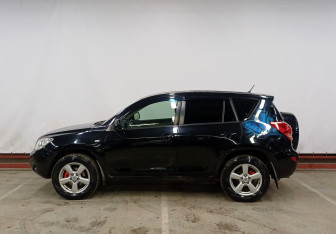 Подержанный автомобиль Toyota RAV4 2007 года (8 фото)