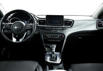 Подержанный автомобиль Kia Ceed Hatchback 2019 года (6 фото)