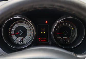 Подержанный автомобиль Mitsubishi Pajero 2011 года (13 фото)