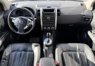 Подержанный автомобиль Nissan X-Trail 2011 года (9 фото)