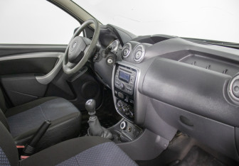 Подержанный автомобиль Renault Duster 2012 года (9 фото)