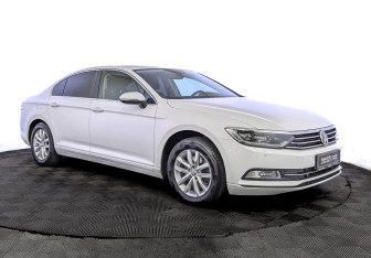 Подержанный автомобиль Volkswagen Passat Sedan 2019 года (3 фото)