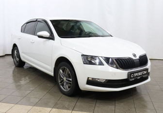 Подержанный автомобиль Skoda Octavia Liftback 2019 года (3 фото)