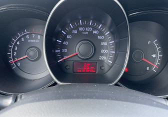 Подержанный автомобиль Kia Rio Hatchback 2012 года (19 фото)