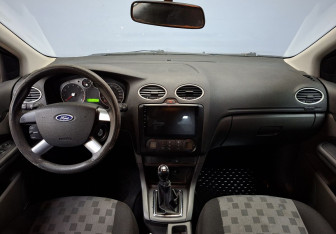 Подержанный автомобиль Ford Focus Sedan 2006 года (16 фото)