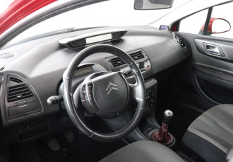Подержанный автомобиль Citroen C4 Hatchback 2006 года (5 фото)