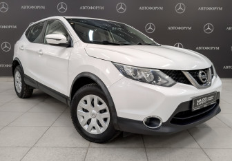 Подержанный автомобиль Nissan Qashqai 2015 года (3 фото)