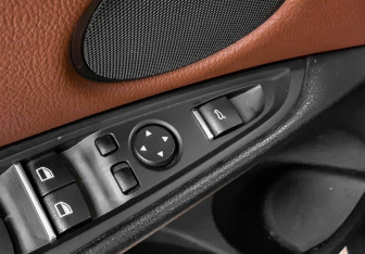 Подержанный автомобиль BMW X5 2014 года (22 фото)