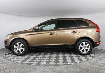 Подержанный автомобиль Volvo XC60 2010 года (8 фото)