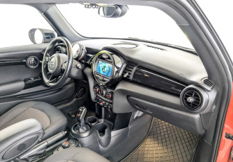 Подержанный автомобиль MINI Hatch 2021 года (11 фото)