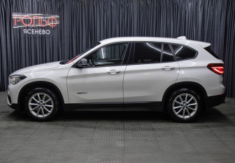 Подержанный автомобиль BMW X1 2015 года (8 фото)