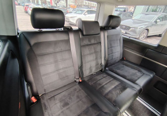 Подержанный автомобиль Volkswagen Multivan 2019 года (12 фото)
