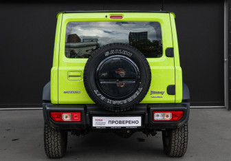 Подержанный автомобиль Suzuki Jimny 2024 года (5 фото)