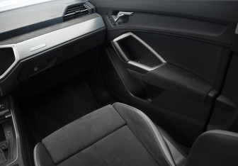 Подержанный автомобиль Audi Q3 2021 года (26 фото)