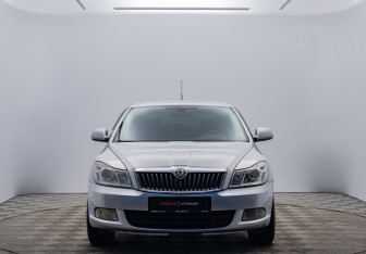 Подержанный автомобиль Skoda Octavia Liftback 2010 года (8 фото)