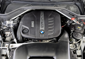 Подержанный автомобиль BMW X5 2015 года (9 фото)