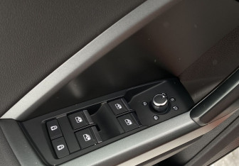 Подержанный автомобиль Audi Q3 2020 года (13 фото)