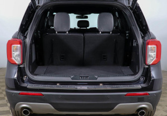 Подержанный автомобиль Ford Explorer 2021 года (21 фото)