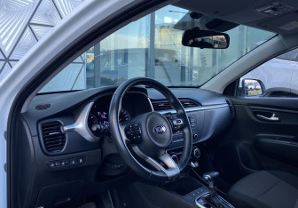 Подержанный автомобиль Kia Rio Hatchback 2021 года (21 фото)