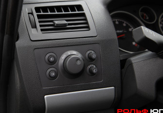Подержанный автомобиль Opel Zafira Compactvan 2013 года (19 фото)