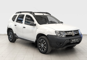 Подержанный автомобиль Renault Duster 2017 года (3 фото)