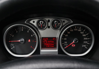 Подержанный автомобиль Ford Focus Sedan 2008 года (17 фото)