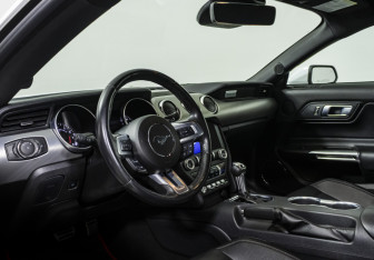 Подержанный автомобиль Ford Mustang Coupe 2023 года (10 фото)