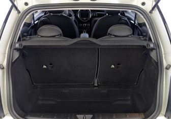 Подержанный автомобиль MINI Hatch 2020 года (10 фото)