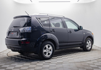 Подержанный автомобиль Mitsubishi Outlander 2008 года (5 фото)