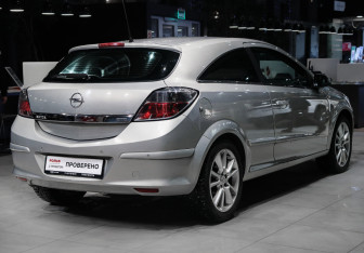 Подержанный автомобиль Opel Astra Hatchback 2008 года (4 фото)