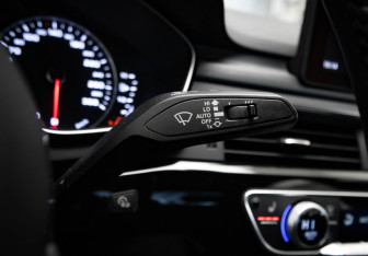 Подержанный автомобиль Audi A4 Sedan 2017 года (16 фото)