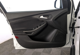 Подержанный автомобиль Ford Focus Hatchback 2018 года (18 фото)