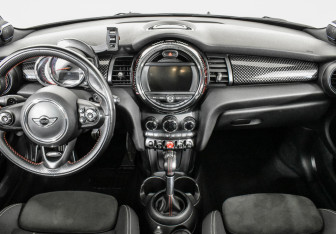 Подержанный автомобиль MINI Hatch 2017 года (20 фото)