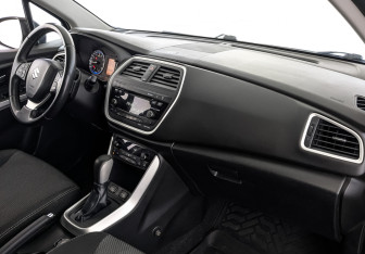 Подержанный автомобиль Suzuki SX4 Hatchback 2014 года (13 фото)