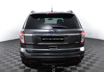 Подержанный автомобиль Ford Explorer 2015 года (6 фото)