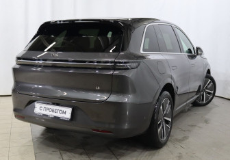 Подержанный автомобиль LiXiang L6 2024 года (4 фото)