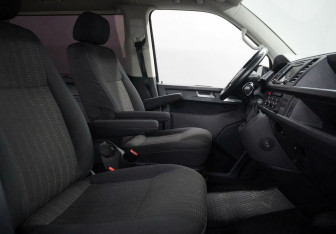 Подержанный автомобиль Volkswagen Caravelle 2017 года (11 фото)