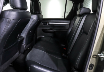 Подержанный автомобиль Toyota Hilux 2021 года (18 фото)