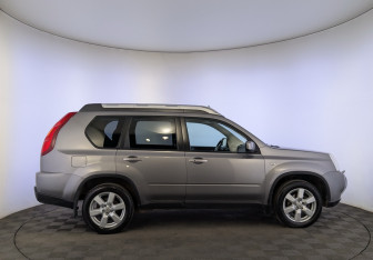 Подержанный автомобиль Nissan X-Trail 2010 года (4 фото)