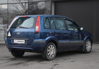 Подержанный автомобиль Ford Fusion 2008 года (5 фото)