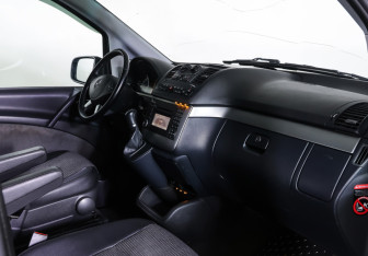 Подержанный автомобиль Mercedes-Benz Viano 2013 года (15 фото)