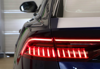 Подержанный автомобиль Audi Q8 2019 года (27 фото)